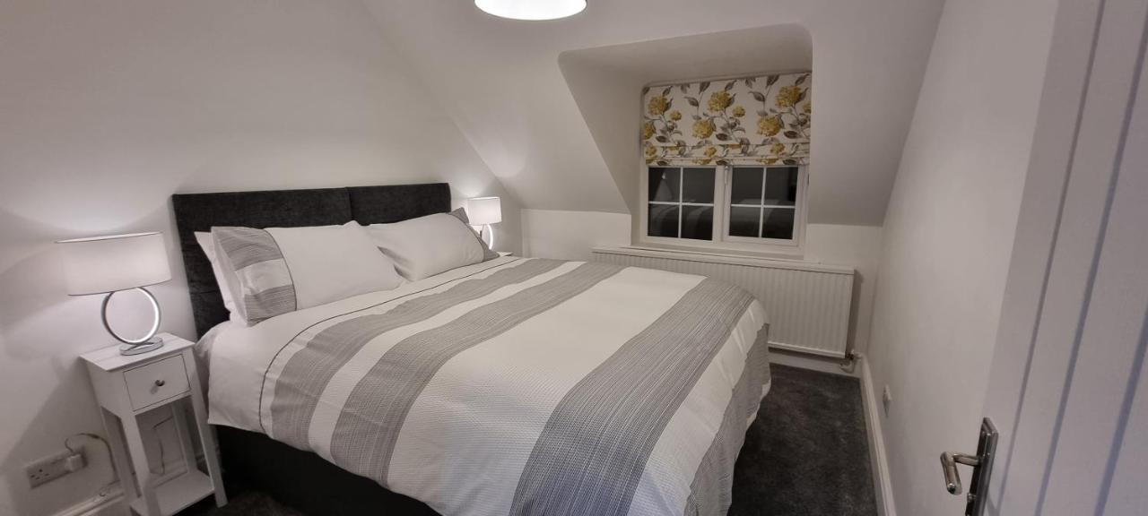Llansantffraid Glyn Ceiriog Modern And Spacious 2 Bedroom Apartment With Free Parking מראה חיצוני תמונה