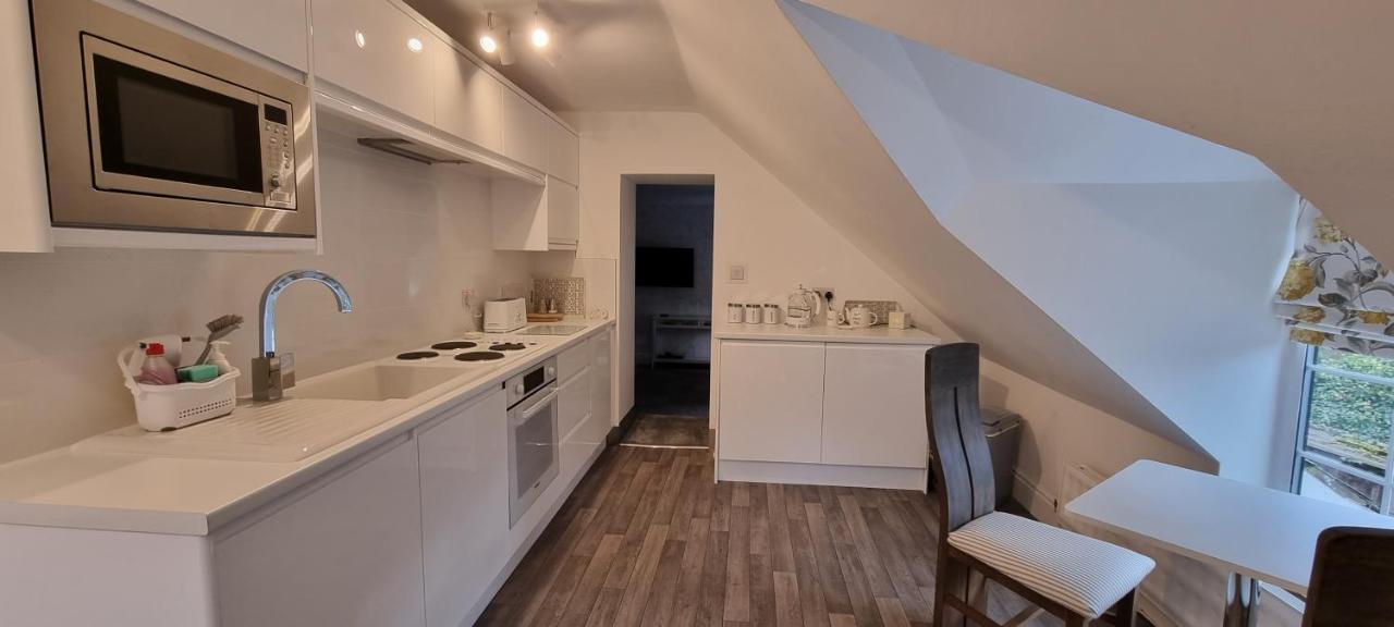 Llansantffraid Glyn Ceiriog Modern And Spacious 2 Bedroom Apartment With Free Parking מראה חיצוני תמונה