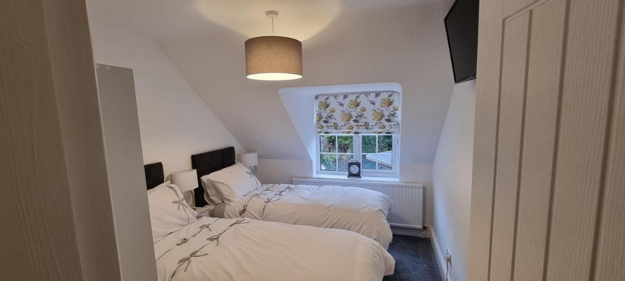 Llansantffraid Glyn Ceiriog Modern And Spacious 2 Bedroom Apartment With Free Parking מראה חיצוני תמונה