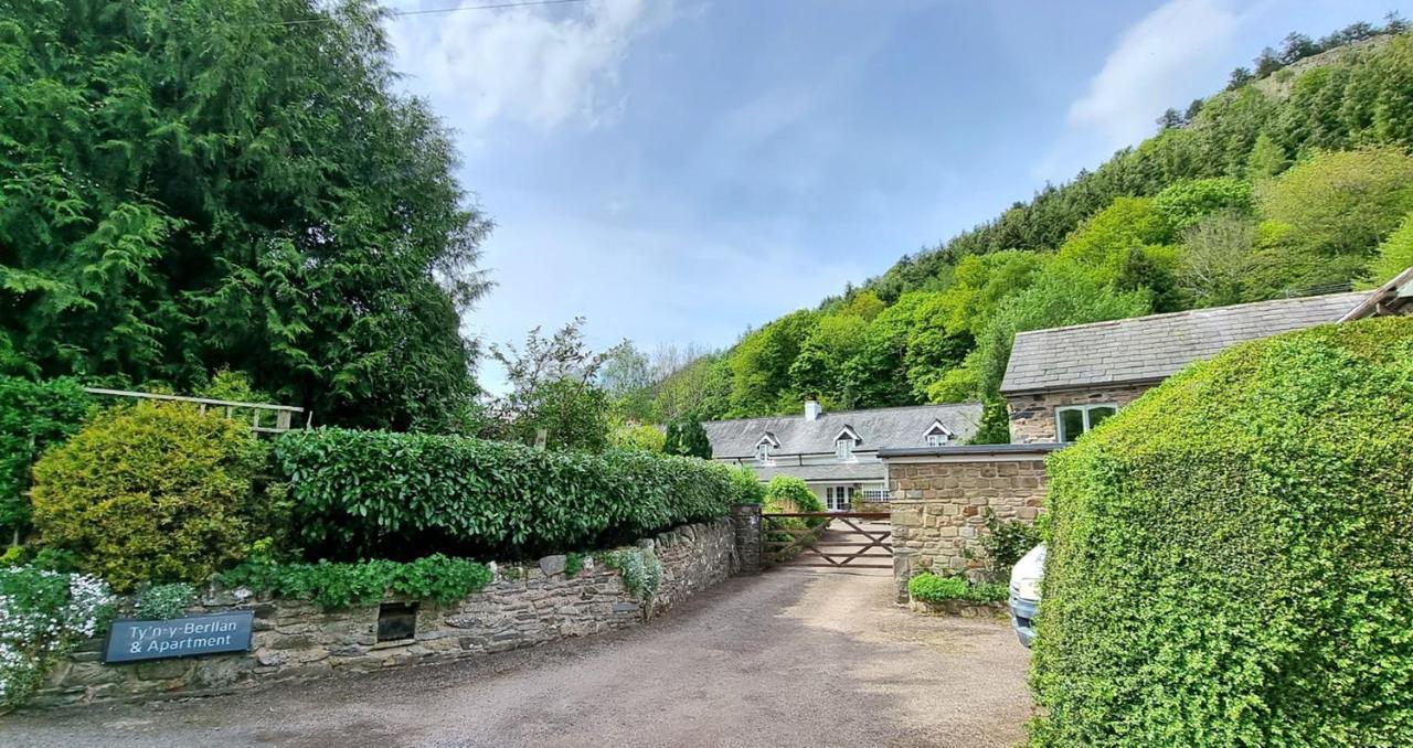 Llansantffraid Glyn Ceiriog Modern And Spacious 2 Bedroom Apartment With Free Parking מראה חיצוני תמונה
