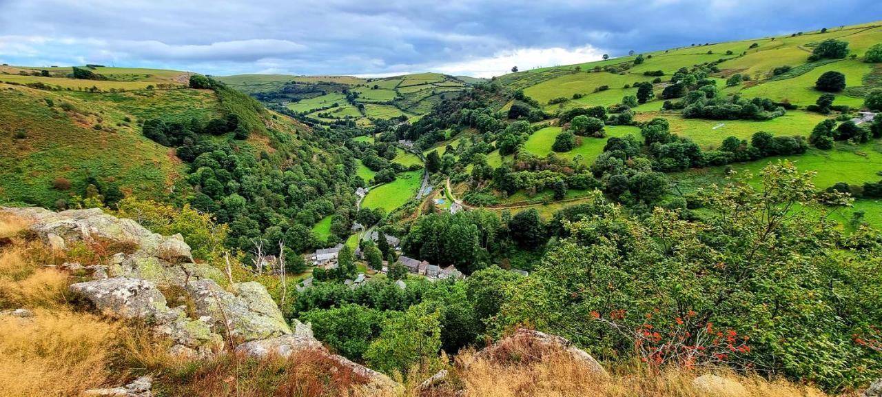 Llansantffraid Glyn Ceiriog Modern And Spacious 2 Bedroom Apartment With Free Parking מראה חיצוני תמונה