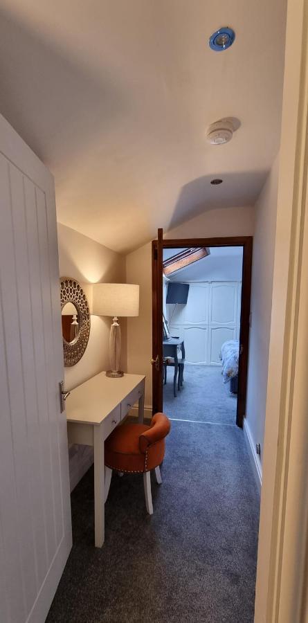 Llansantffraid Glyn Ceiriog Modern And Spacious 2 Bedroom Apartment With Free Parking מראה חיצוני תמונה